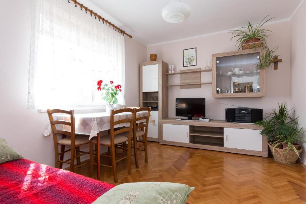 Apartments Hodanic Krk Town Exterior foto